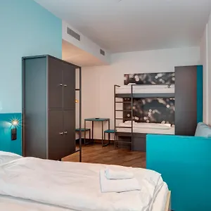 3* מלון Meininger Olympiapark